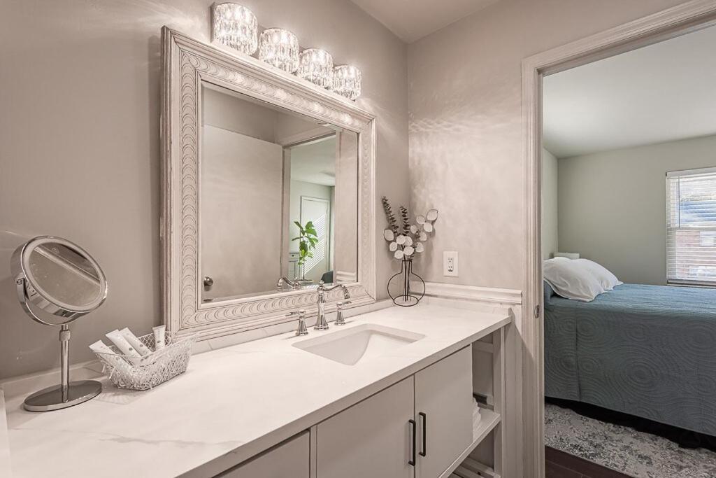 Cozy Townhome Retreat With King Bed Near I-10, Capitol, Fsu & Famu Tallahassee Exterior photo